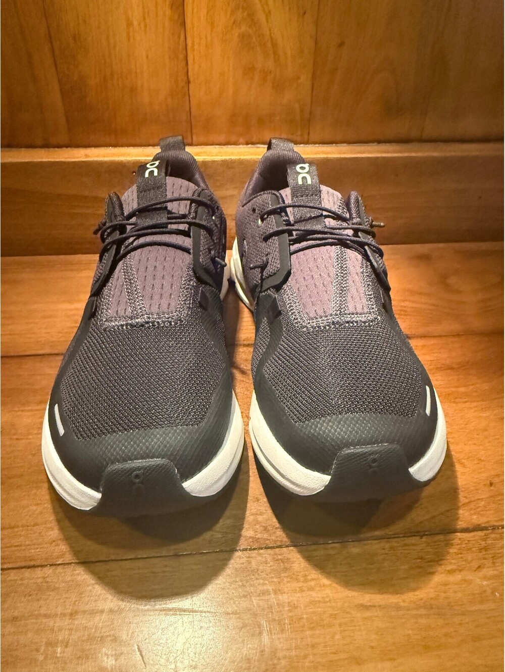 New On Running Cloud Sky Youth Sneakers in Black/White Youth 4 or Women's 5.5